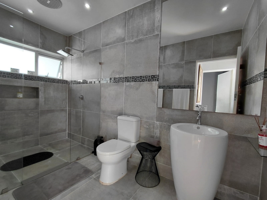 5 Bedroom Property for Sale in Jeffreys Bay Central Eastern Cape